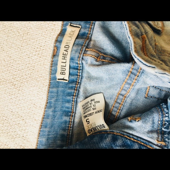 Bullhead Skinny Jeans. - Picture 3 of 3